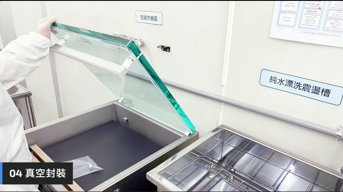 在無塵環境Class1000 進行產品真空包裝